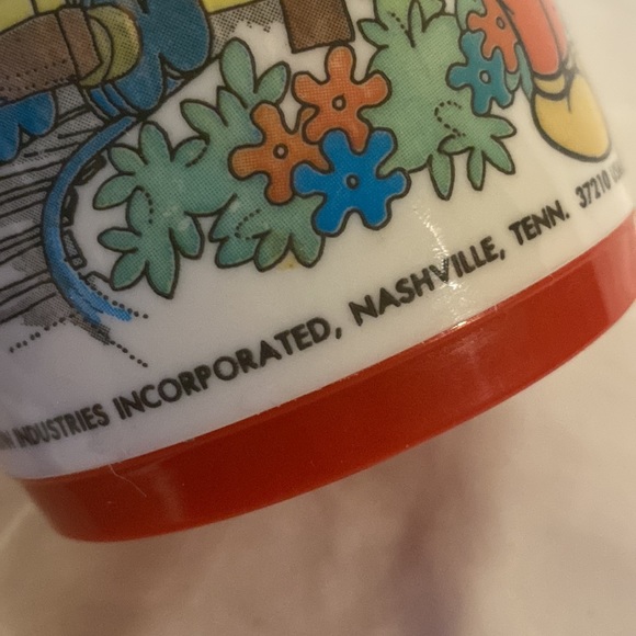 Disney Magic Kingdom thermos. - Picture 10 of 11